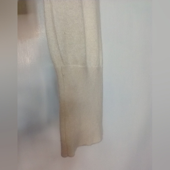 VANILLA CASHMERE SILK LACE TURTLE NECK - Picture 5 of 7